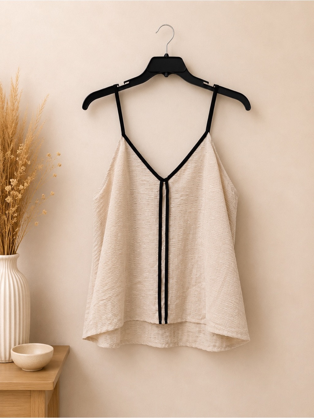 Emery Rose Beige Textured Cami Tank Top Black Trim Size L NWT - Picture 2 of 4